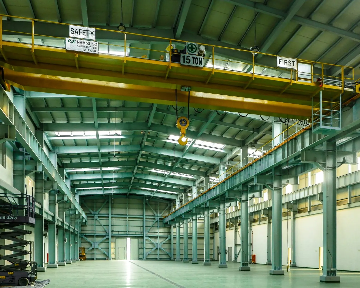 Nave industrial con puente grúa